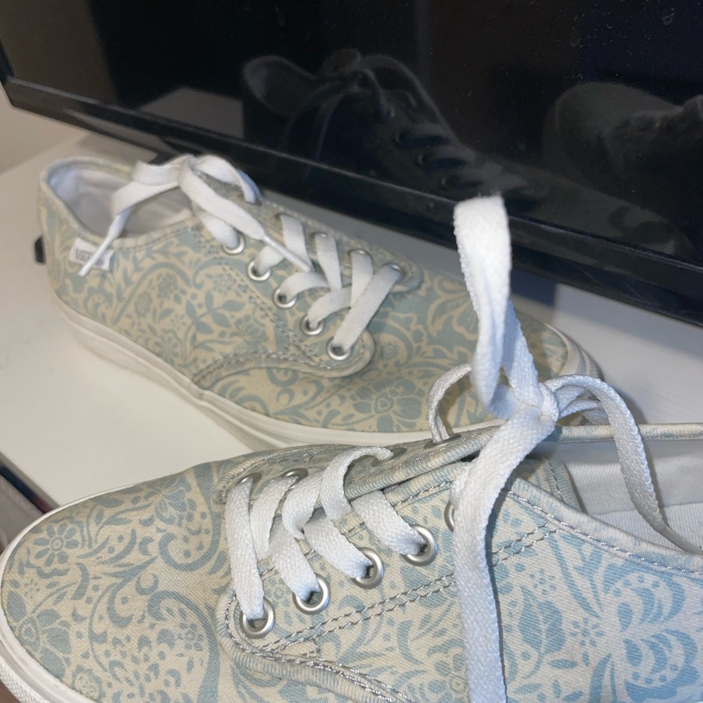 Vans - Picture 2 of 3